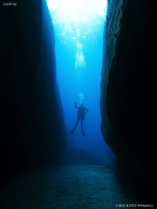 Bea in the canyon. Calanques de Cassis. Canon G10. by Bea & Stef Primatesta 